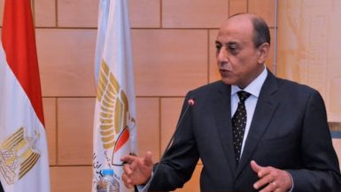 محمد عباس وزير الطيران المدنى