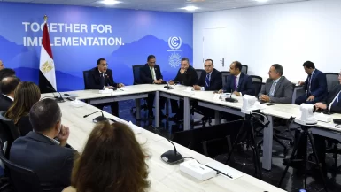 رئيس الوزراء يلتقي ممثلي الشركات العالمية والمحلية الراعية لقمة المناخ
