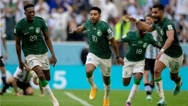 السعودية تفجر أولى مفاجآت مونديال 2022 وتهزم الأرجنتين بثنائية